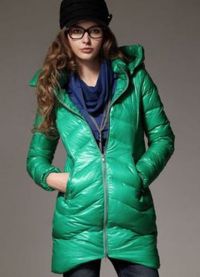 какво да носите със зеленото яке 9