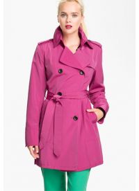 w co się ubrać różowy płaszcz przeciwdeszczowy 5