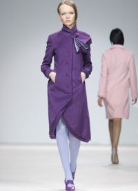 какво да носите с лилаво палто 1