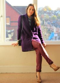 какво да носите с лилаво палто 6
