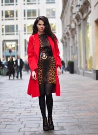Какво да носите с червено палто 2