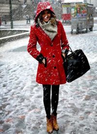 Какво да носите с червено палто 4