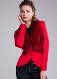 какво да носите с червено сако 1