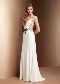 Какво да носите с бяла рокля 1