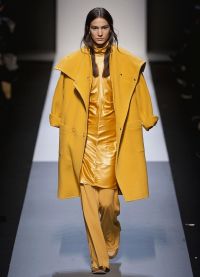 što nositi sa žutim kaputom 5