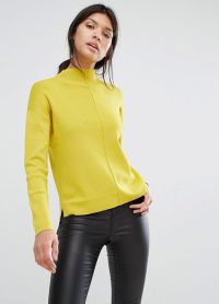 w co się ubrać z żółtym swetrem 9