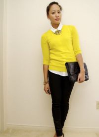 какво да носите с жълт пуловер 16