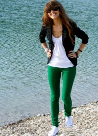 какво да носите със зелени дънки 6