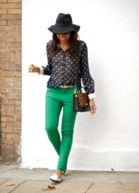 s čím nosit zelené džíny 9