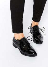 kaj nositi z lakskimi ženskimi čevlji7