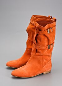Kaj nositi z oranžnimi čevlji