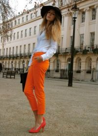 Što nositi s narančastim cipelama