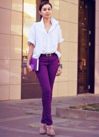 z czym nosić fioletowe spodnie 8