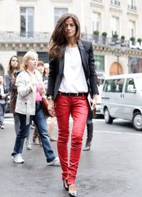 co nosit s červenými džíny 1