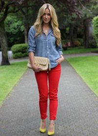 какво да носите с червени панталони през лятото13