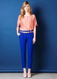 шта да носите са женским плавим панталонама 1