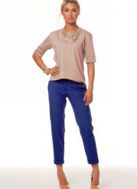 шта да носите са женским плавим панталонама 2