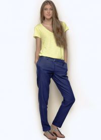 шта да носите са женским плавим панталонама 3