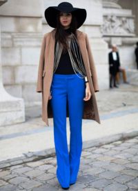 шта да носите са женским плавим панталонама 9