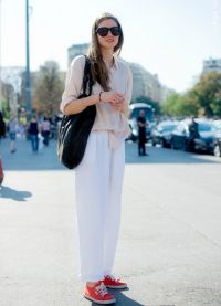 co nosit s bílými ženskými kalhotami5