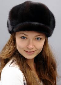 женска шапка с визьор 9
