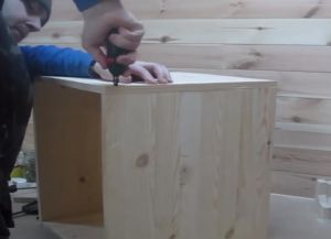 Стара дрвена полица с властитим рукама4