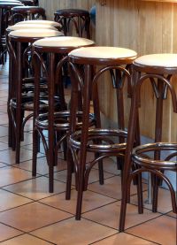 drewniane stołki barowe6