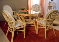 dřevěná židle s područkami