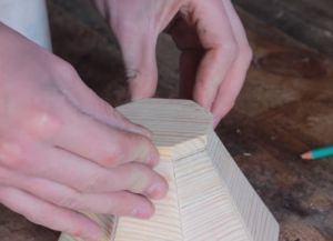 DIY drewniany żyrandol26