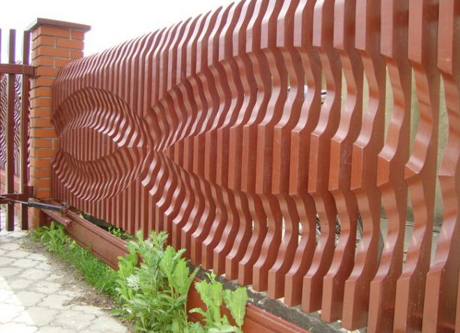 забор из деревянных штакетин
