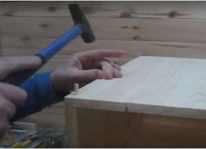 Półka wykonana z drewna własnymi rękami21