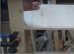 Półka wykonana z drewna własnymi rękami38