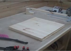 Półka wykonana z drewna własnymi rękami7