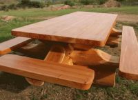 Dřevěný stůl pro dávání1
