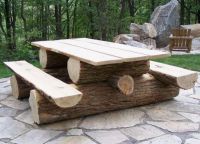 Drewniany stół do dawania2
