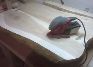 Stół wykonany z drewna własnymi rękami10