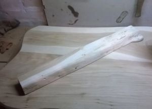 Stůl ze dřeva s vlastními rukama