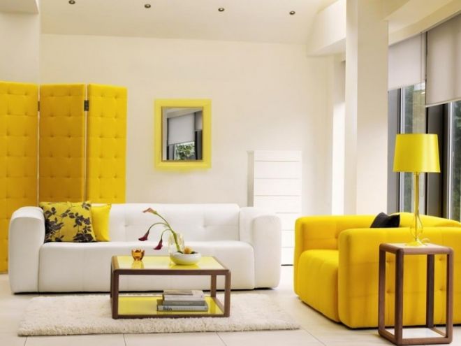 желтый цвет в интерьере гостиной