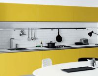 8. Жълта кухня