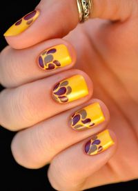 manicure z żółtym lakierem 1