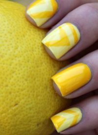 manicure z żółtym lakierem 2
