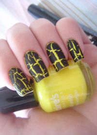 manicure z żółtym lakierem 8