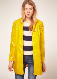 żółty płaszcz przeciwdeszczowy 2