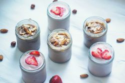 Jogurt s sadjem v napravi za jogurt - recepti
