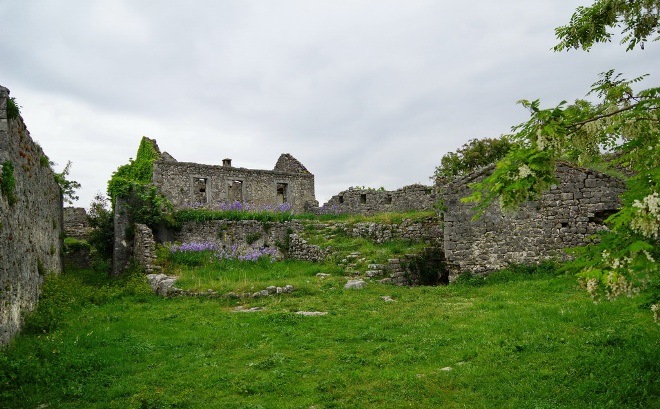 Руины старой крепости
